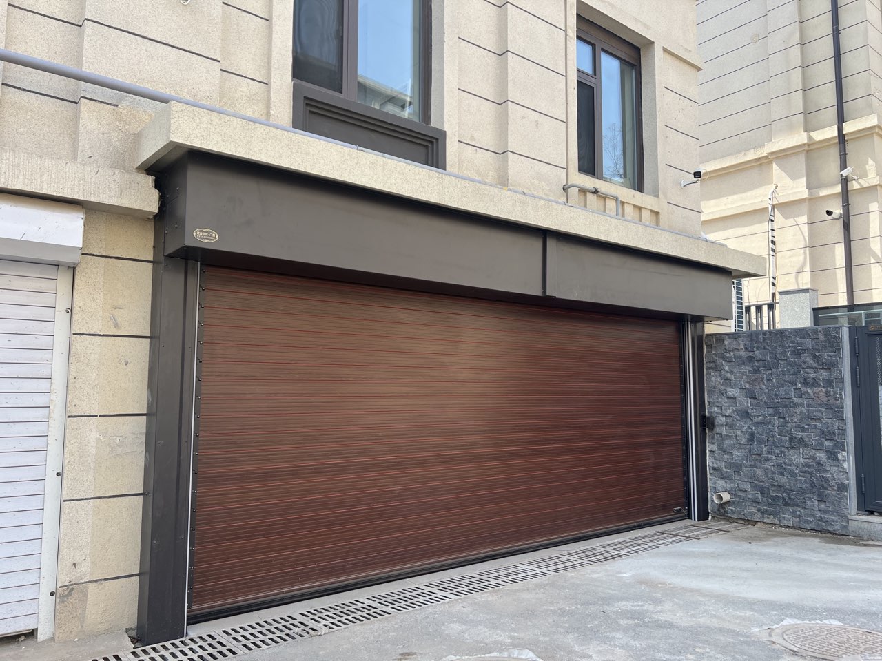 別墅車庫(kù)門